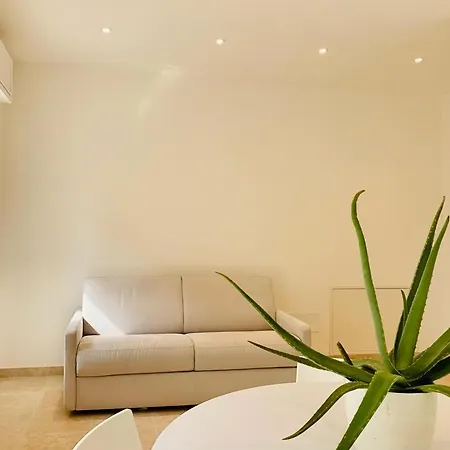 Diana Apartment *